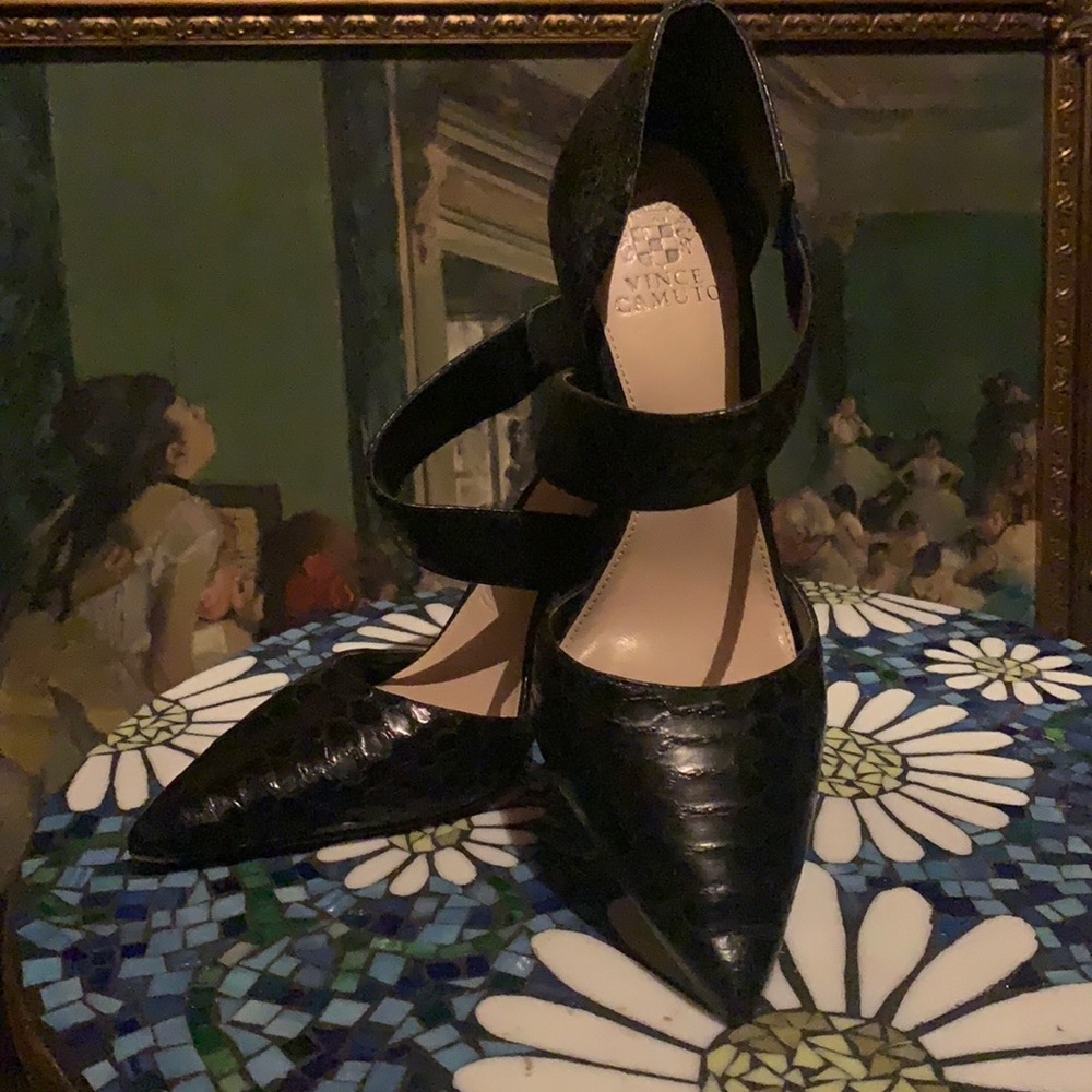Vince Camuto heels like new